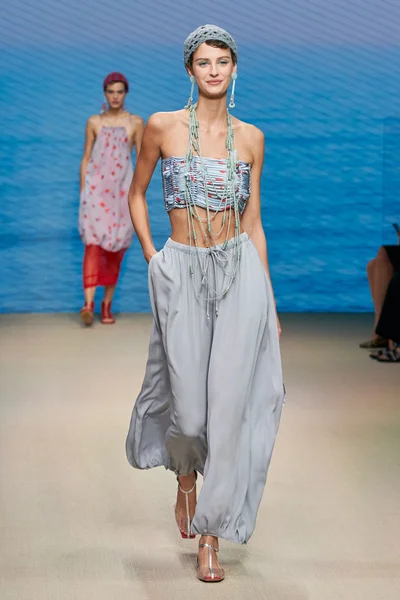 Look 32